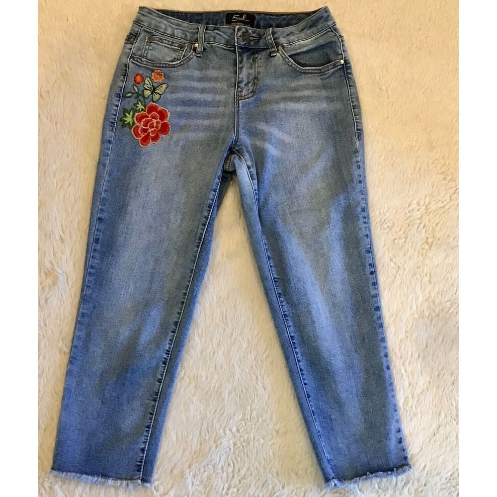Earl Jeans Women's 26x21.5 Inch Cute Embroidered Stretch Denim Cropped Capri